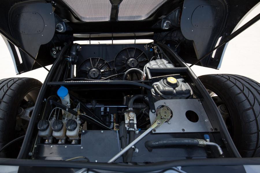 Моторный отсек Factory Five Racing GTM 2006 года  (фото 12 из 19)